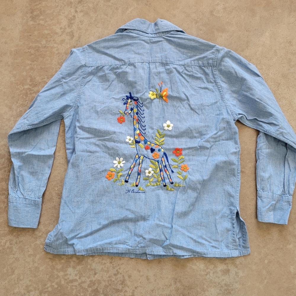 Vintage Helen Cerda hand embroidered Mexican Mexico giraffe chambray shirt top